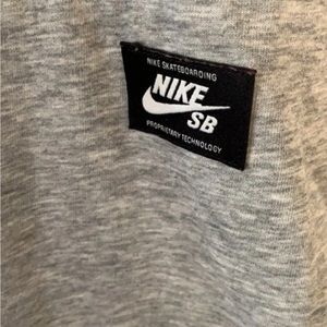 Nike Men’s Size Large SB T Shirt